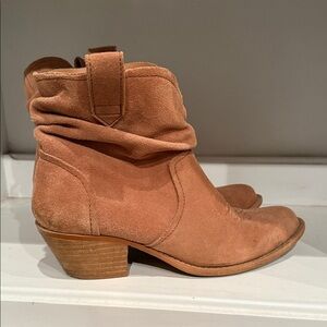 Dingo Women's Light Brown Suede Ankle Booties